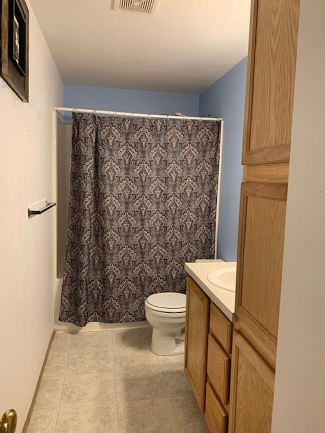 Building Photo - AVAILABLE NOW! Beautiful 3 bed/ 2 bath Single Family Home