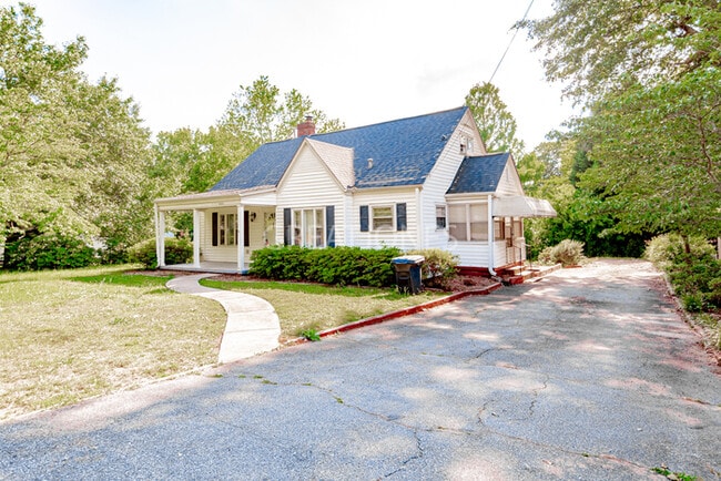 Building Photo - Charming 2 Bedroom in Anderson!