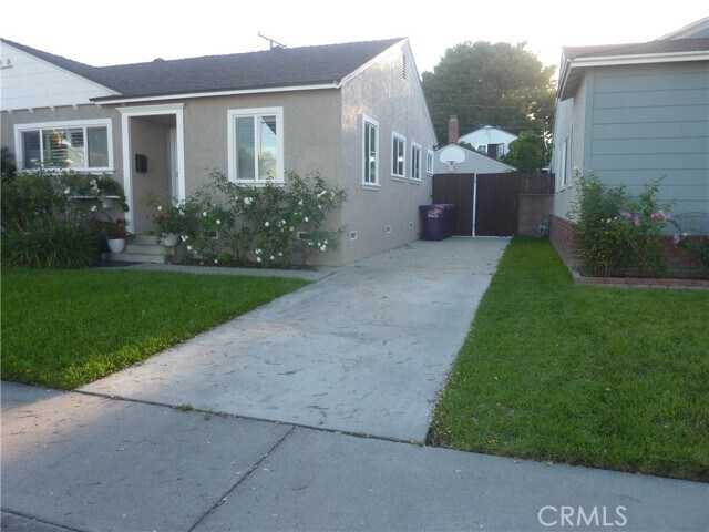 Foto del edificio - 3673 Iroquois Ave
