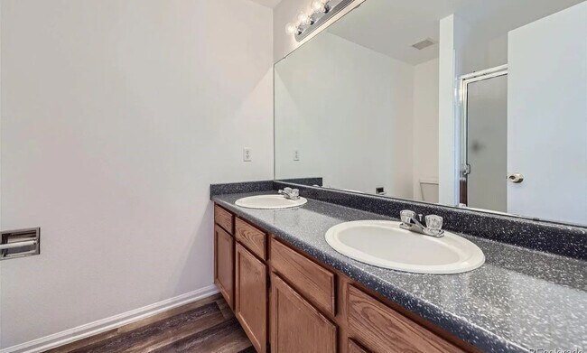 Foto del edificio - 4064 Dunkirk Ct