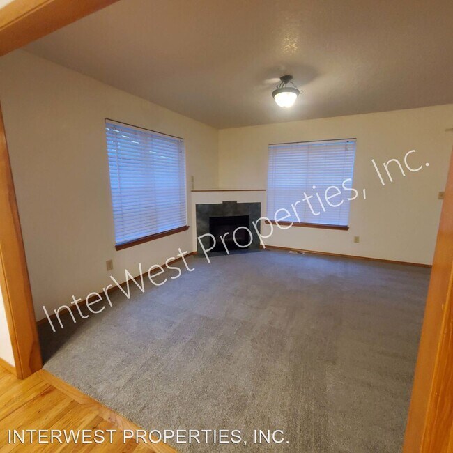 Building Photo - 3 br, 2.5 bath House - 3828 SE TIBBETTS ST