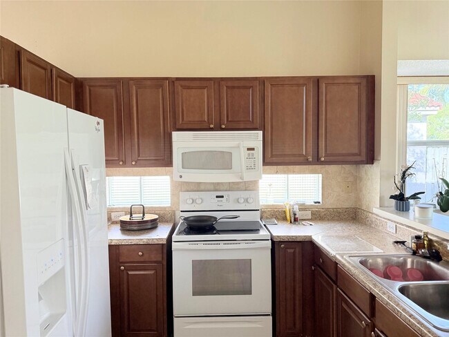 Foto del edificio - 4965 SW 153rd Ave