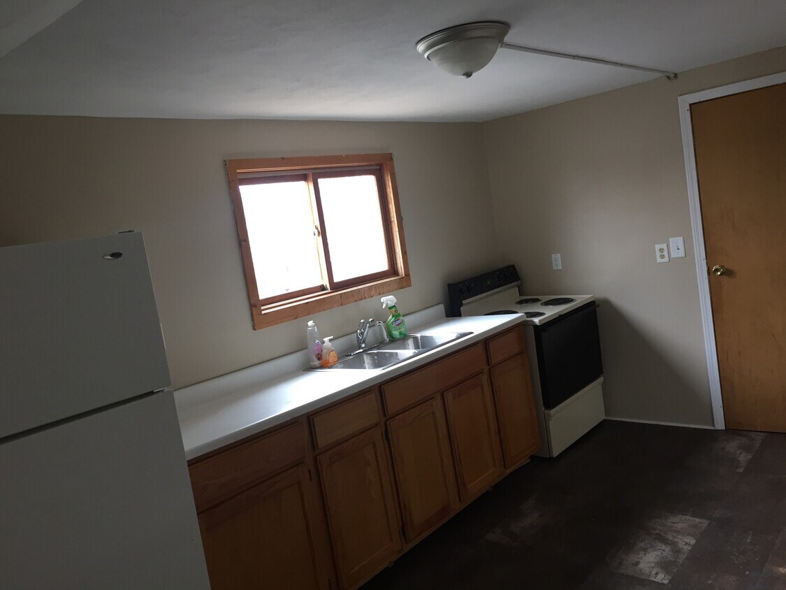 Primary Photo - 102 W 1st St S