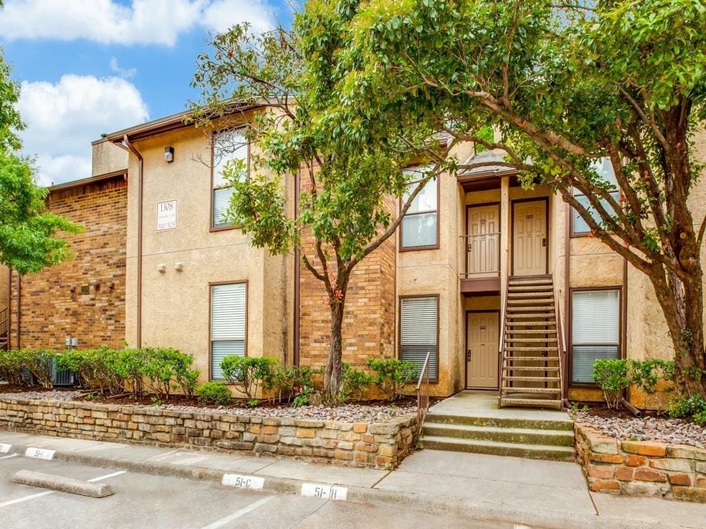 Primary Photo - 1308 Memory Ln