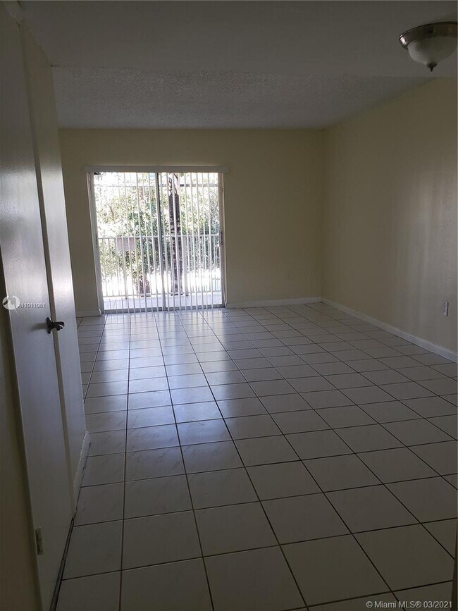 Foto del edificio - 2690 W 76th St