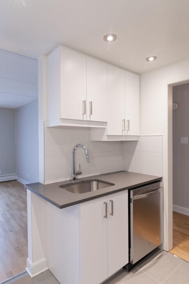 Photo du bâtiment - 1565 Avenue Victoria