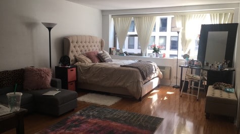 Foto principal - 201 E Delaware Pl