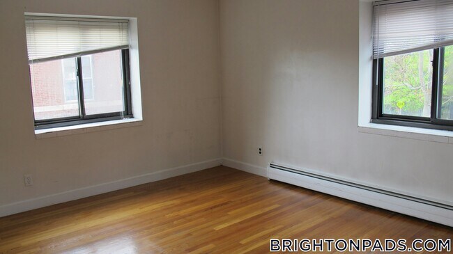 Building Photo - 36 Dighton St