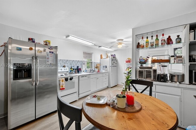 Building Photo - 2430 SW 53rd St