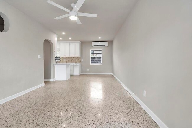 Building Photo - 17 Ocean Breeze