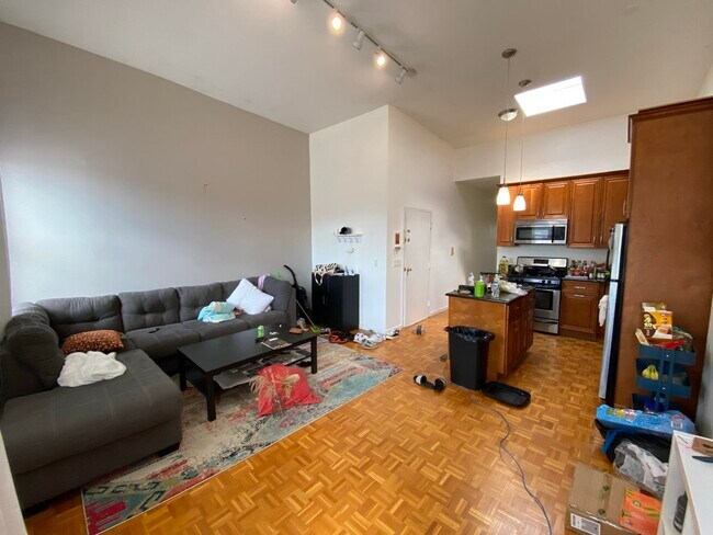 Building Photo - 550 2nd St