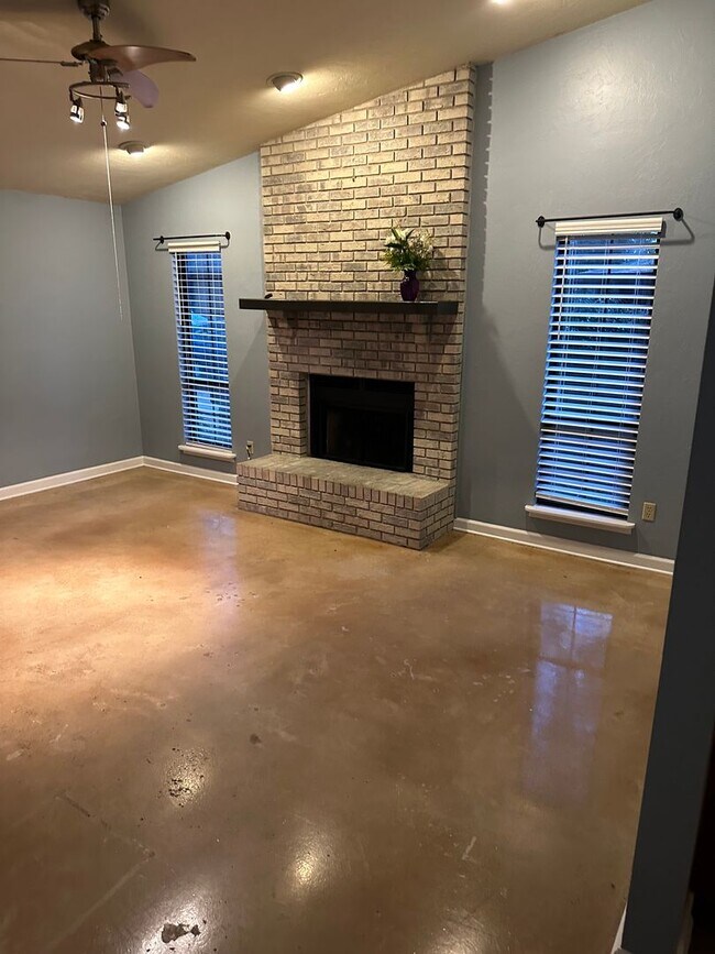 Foto del edificio - Great townhome in Brewster Estates!