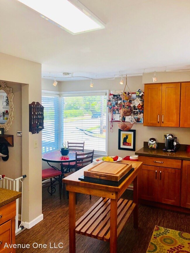 Building Photo - 2 br, 1 bath House - 6403 48th Ave SW