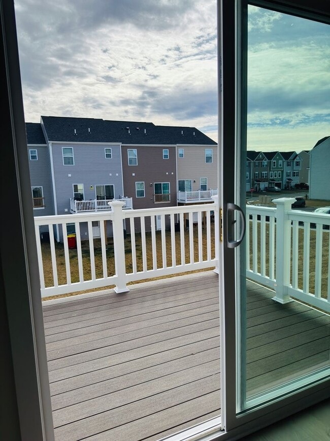 Foto del edificio - 74 Trotting Rd