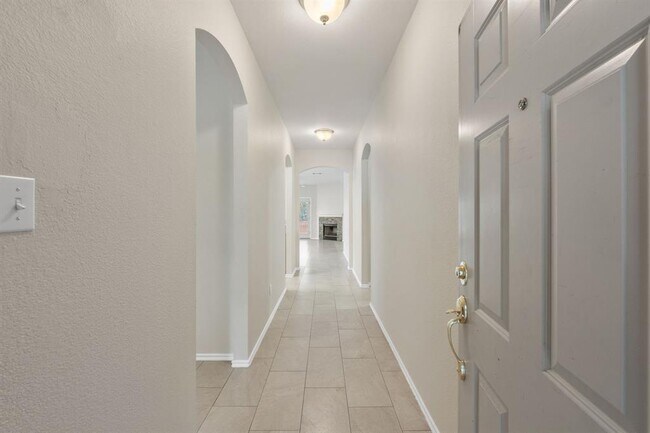 Foto del edificio - 802 N Creek Blvd