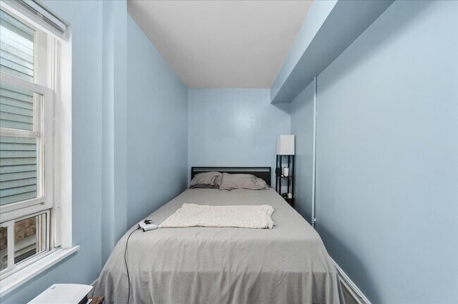 Foto del edificio - 1645 W Beach Ave