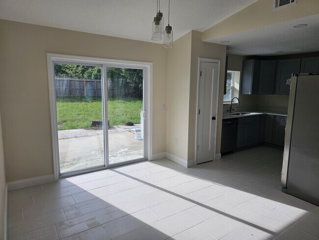 Building Photo - 414 Sandpiper Ridge Dr