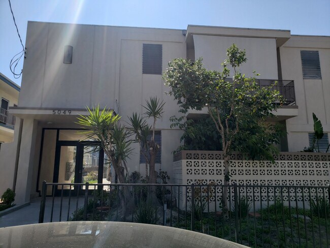 Foto del edificio - 5049 Denny Ave