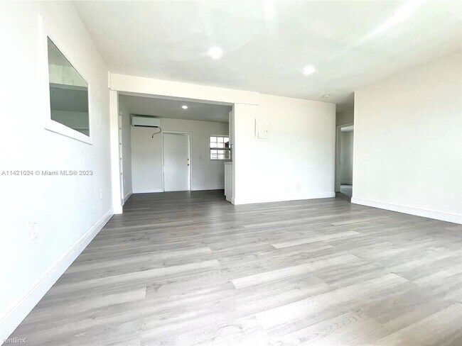 Foto del edificio - 2 br, 1 bath House - 1004 SW 24th Ave # 2-...