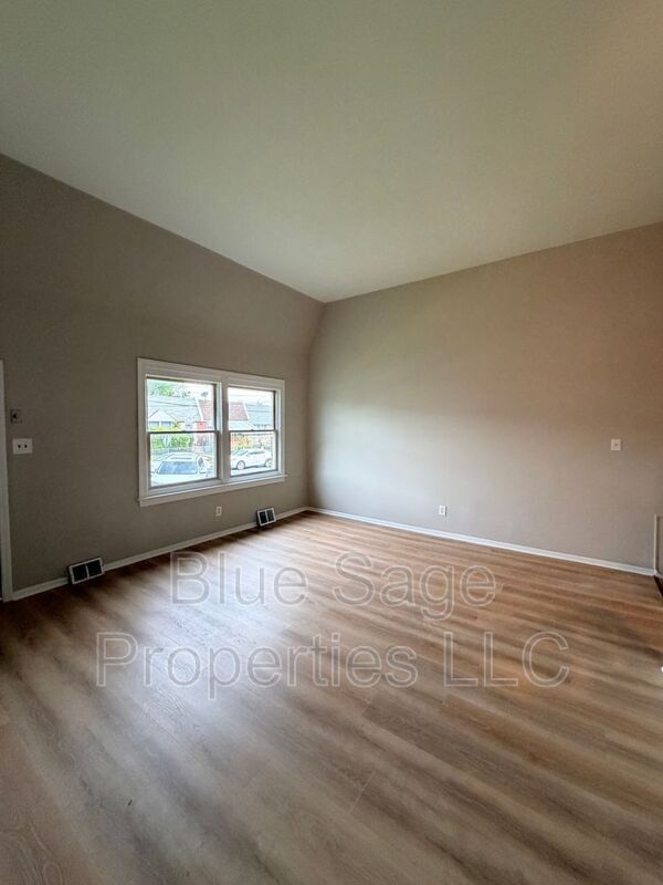 Building Photo - 117 Ervin Ave