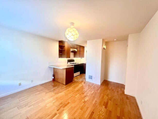 Foto del edificio - Great Mission Location!! Fresh 1 bedroom/1...