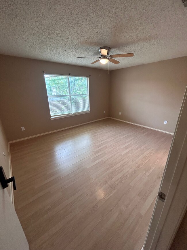 Foto del edificio - 1011 Windymeadow Ln