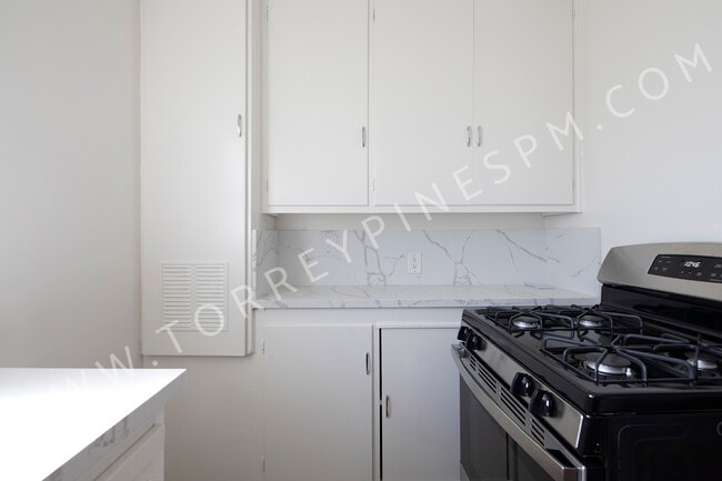 Building Photo - 2073-2079 Emerald St