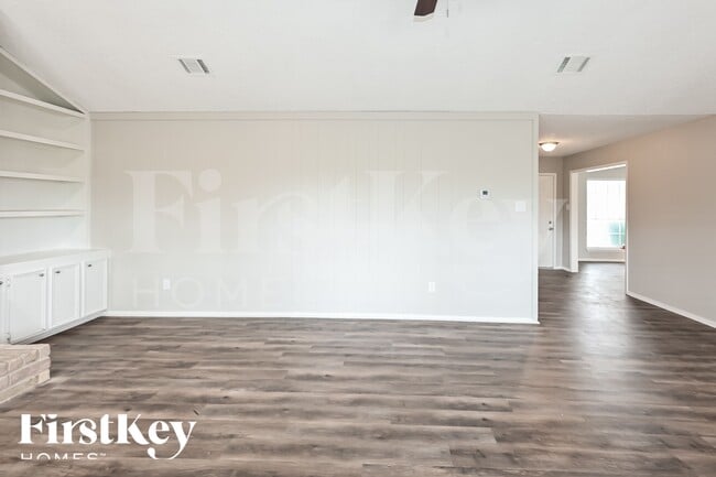 Foto del edificio - 8222 Streamside Dr