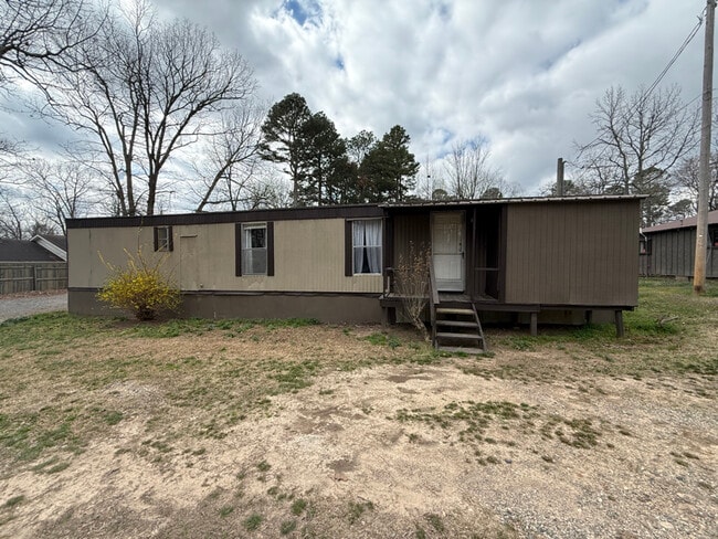 Building Photo - 2100 Roach St