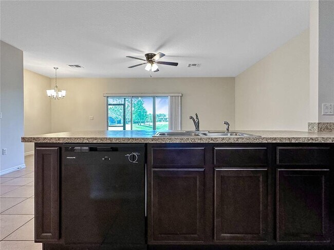 Foto del edificio - 395 Arbor Lakes Dr