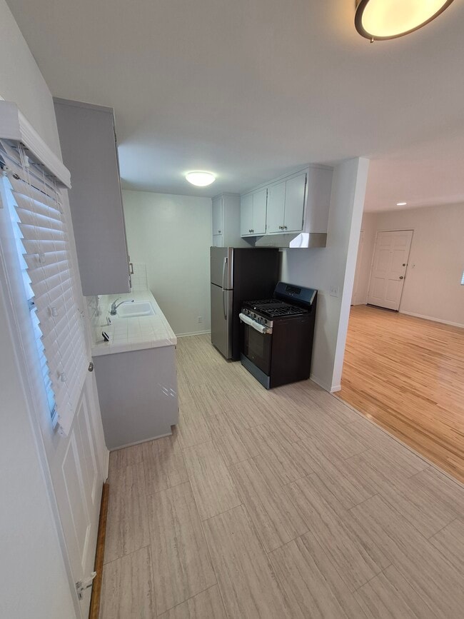 Building Photo - 511A Strand St