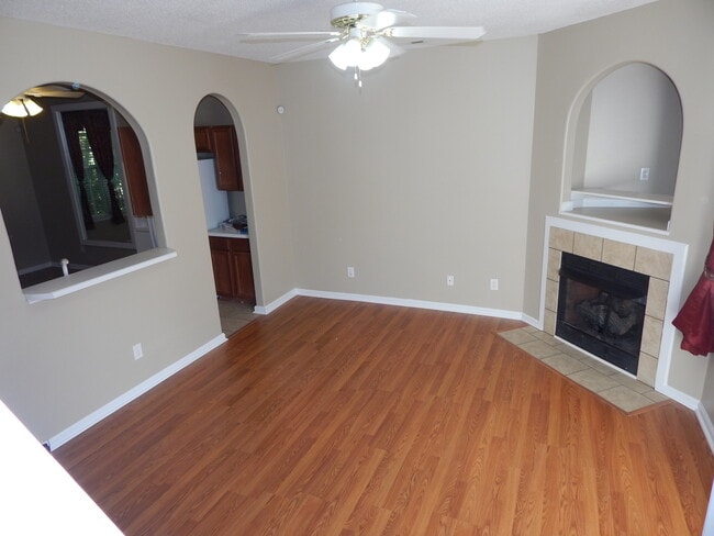 Building Photo - 307 Alabarda Ln