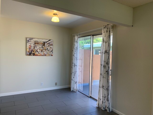 eating area, patio door - 945 Kearney St