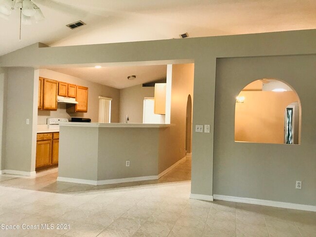 Building Photo - 2205 Myla Ln