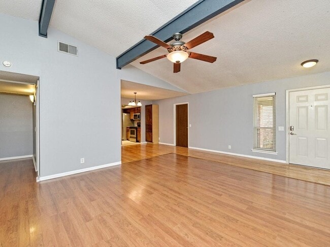 Building Photo - 906 E Meadowmere Ln