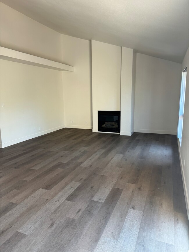 Building Photo - Casas Del Lago Apartments