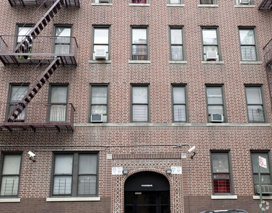 Building Photo - 1775 Eastburn Ave