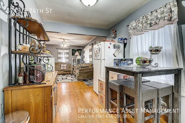 Building Photo - Charming 2 Bedroom Single Family Home
