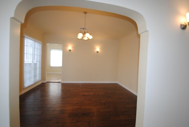 Foto del edificio - 9147 S Denker Ave