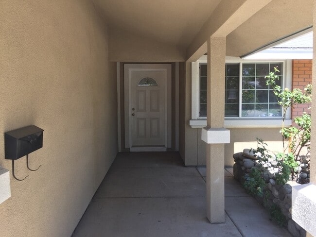 Building Photo - Pretty in Beige - Sparks 4 Bedroom Single ...