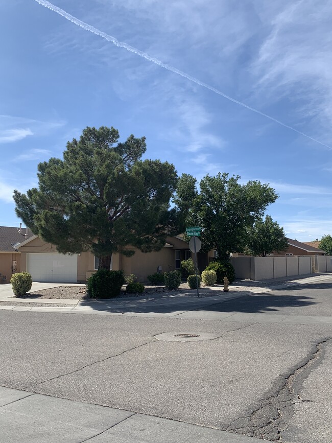Foto del edificio - 11623 Singing Arrow Rd SE
