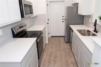 Building Photo - 921 Ashwood Dr