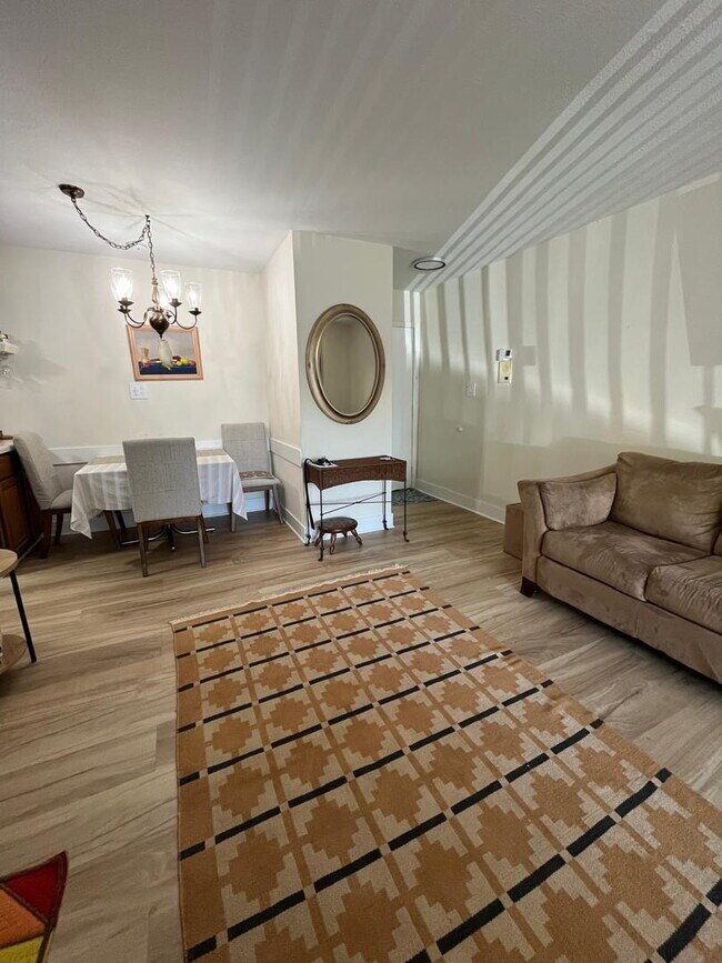Foto del edificio - Fully furnished and ready to move in - Heat, Water and Internet are included - Newly renovated in...