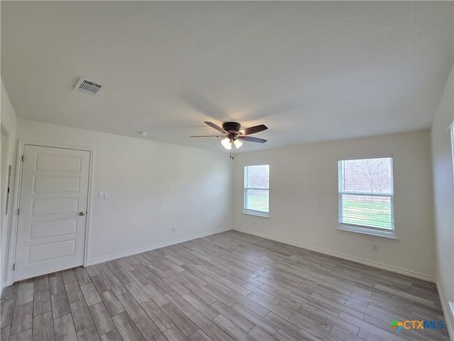 Building Photo - 907 E 3rd St