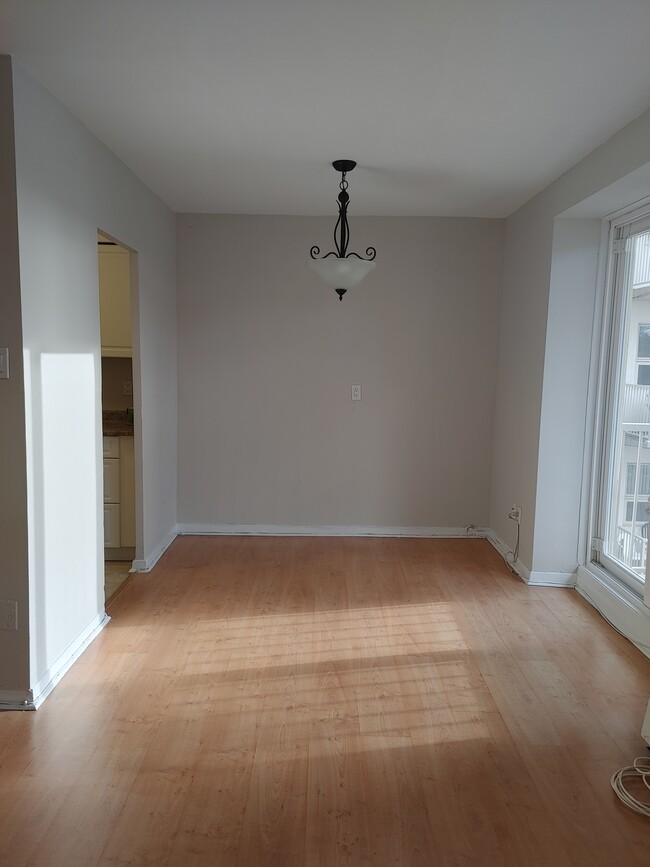dining room - 398 Vine St
