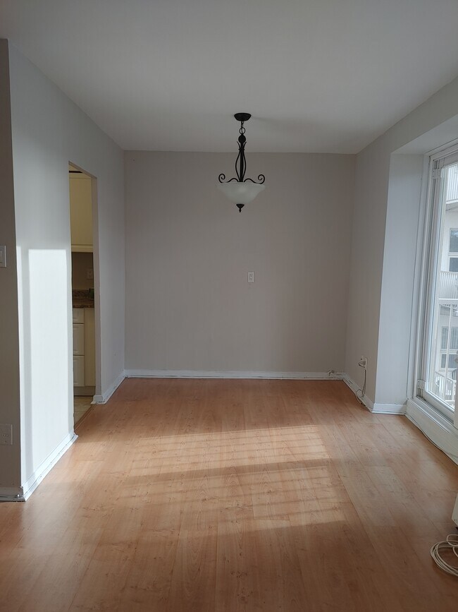 dining room - 398 Vine St