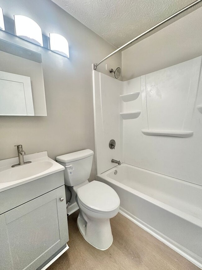 Building Photo - Apartment for Rent