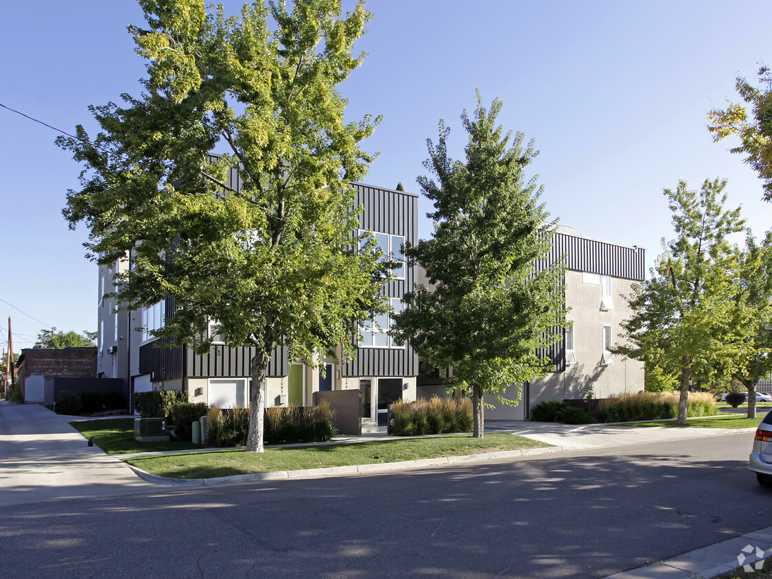 Foto del edificio - 2401-2407 Bryant St