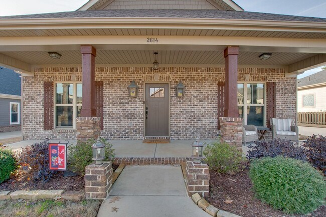 Building Photo - Adoreable 3 Bedroom 2 Bathroom Home in Nat...