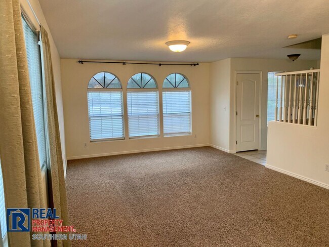 Foto del edificio - Park side Townhome End Unit!